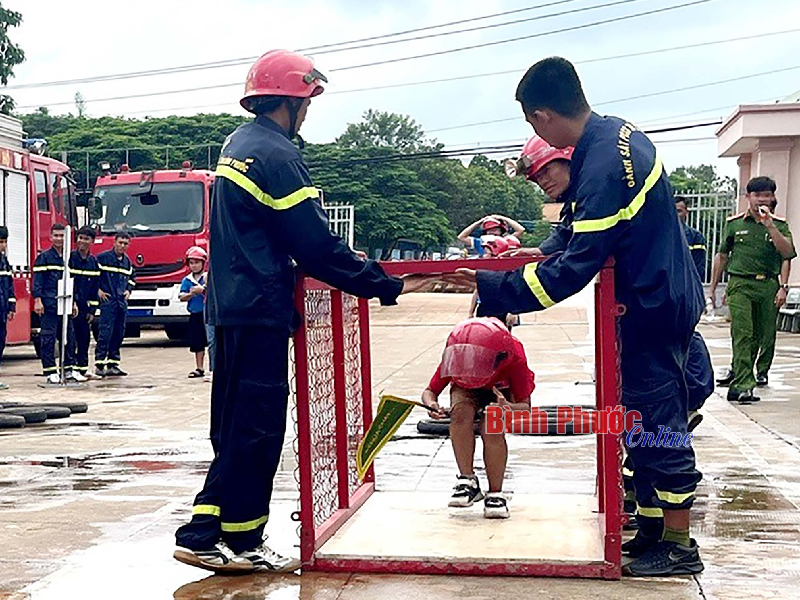 Bình Phước: Một ngày làm lính cứu hỏa